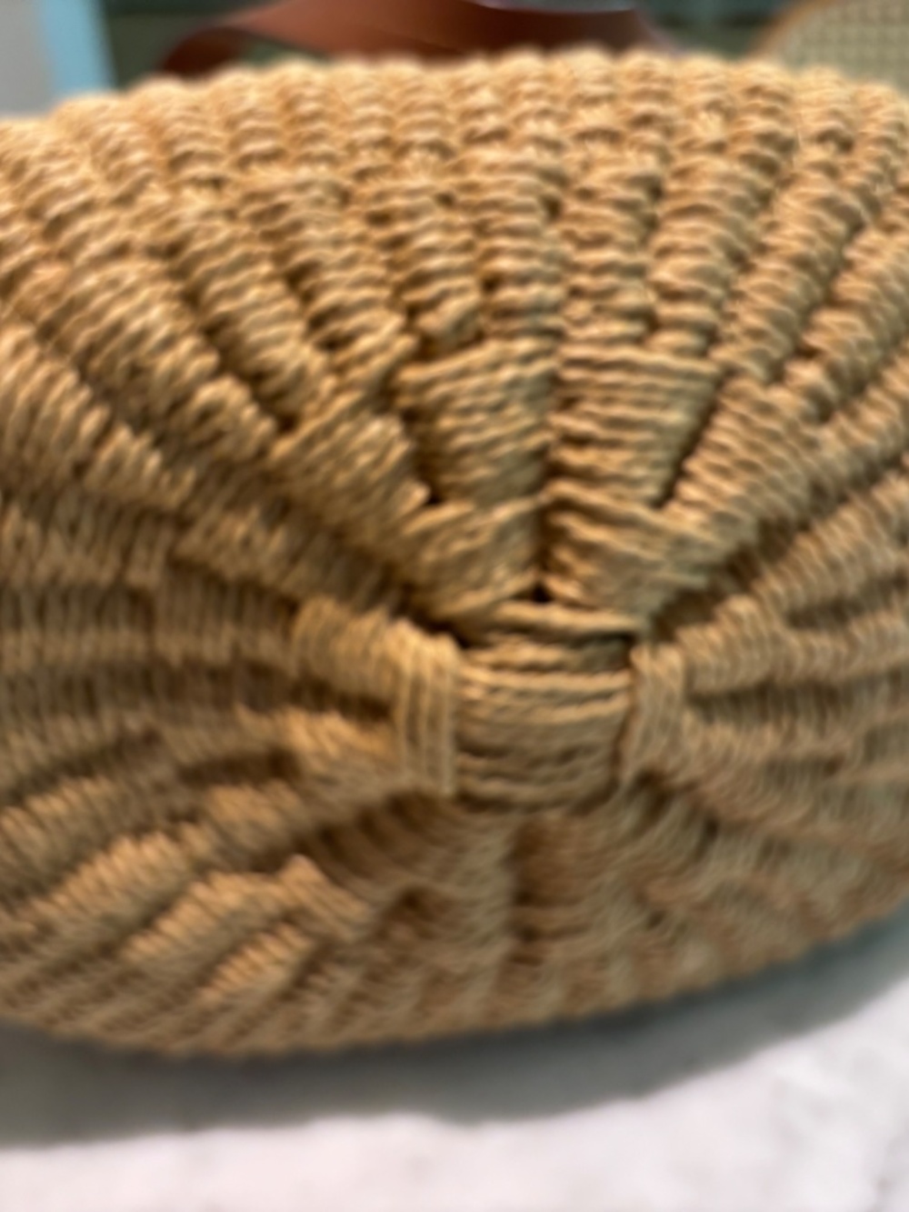 Classic Woven tote - Picture 4 of 5